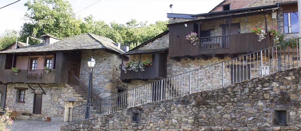 Hotel Rural El Lagar De Las Medulas Orellan Exterior photo